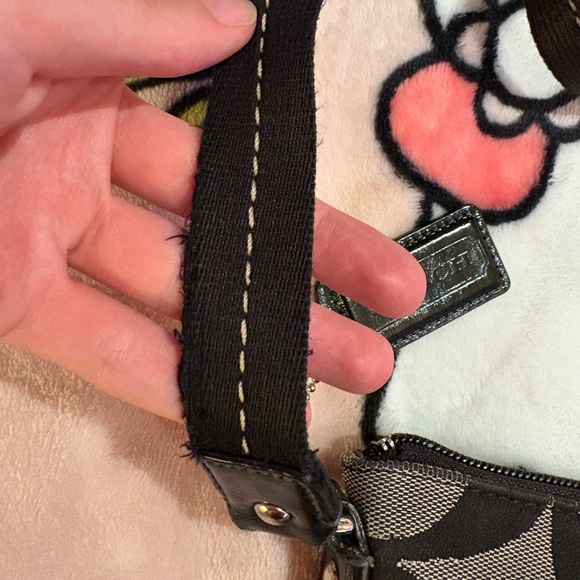 Iconic Coach Crossbody Bag - Picture 8 of 13